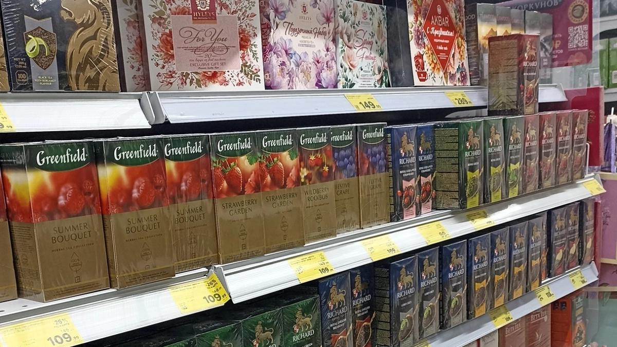 Перепробовала чайные бутики, отдавала по 1000 за пачку — а секрет оказался на полке в «Магните»: 125 граммов нормального цейлона без шелухи