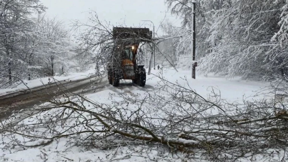 Власти Кирово-Чепецка устраняют последствия снегопада 