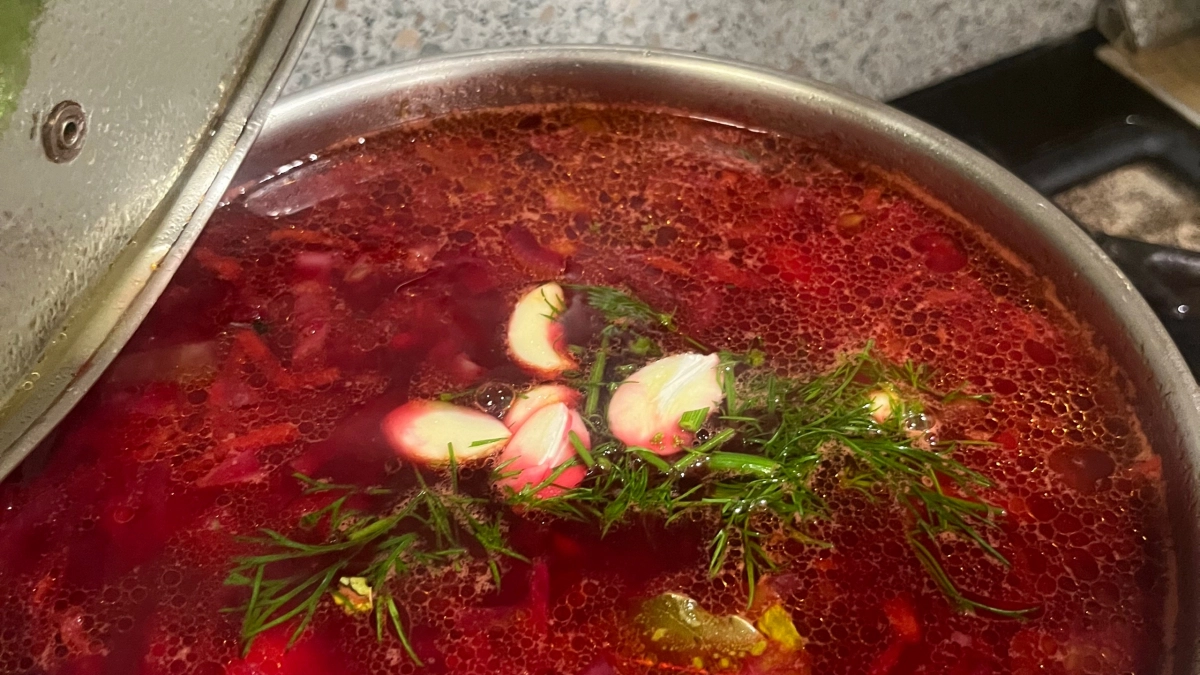 Секрет борща, который варили наши прабабушки: почему его вкус невозможно повторить на современной кухне
