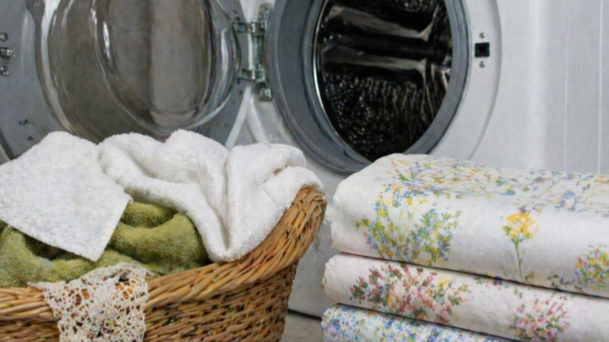 Не все вещи любят кипяток, но эти 5 категорий действительно лучше стирать горячее, чем обычно