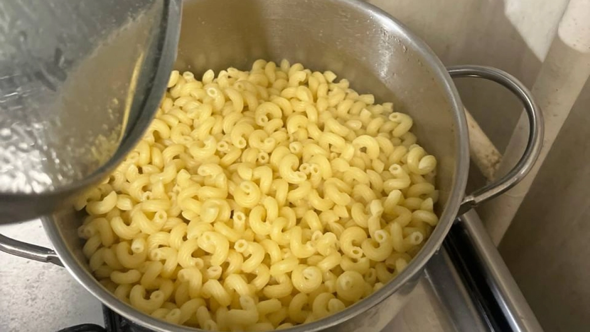 Никогда не варила макароны так — а теперь только так: делюсь лайфхаком, который экономит 500 рублей за ужин
