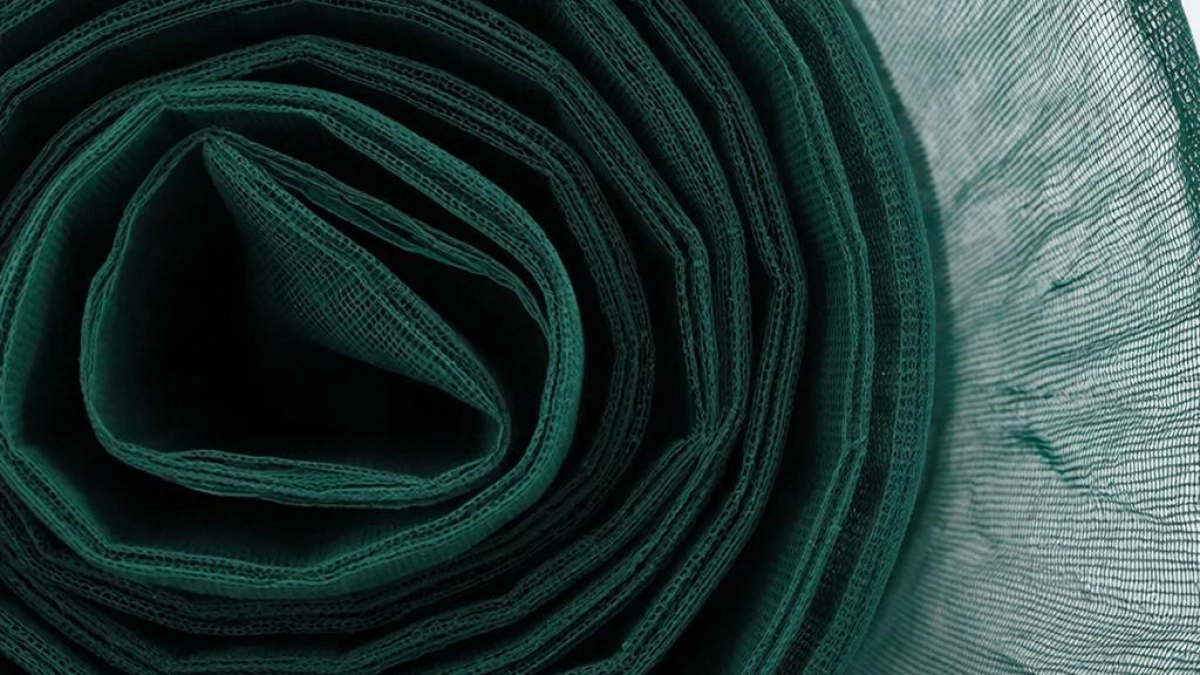 Как выбрать сетку для затенения теплицы: 90% дачников ошибаются с плотностью — растения выгорают или гниют