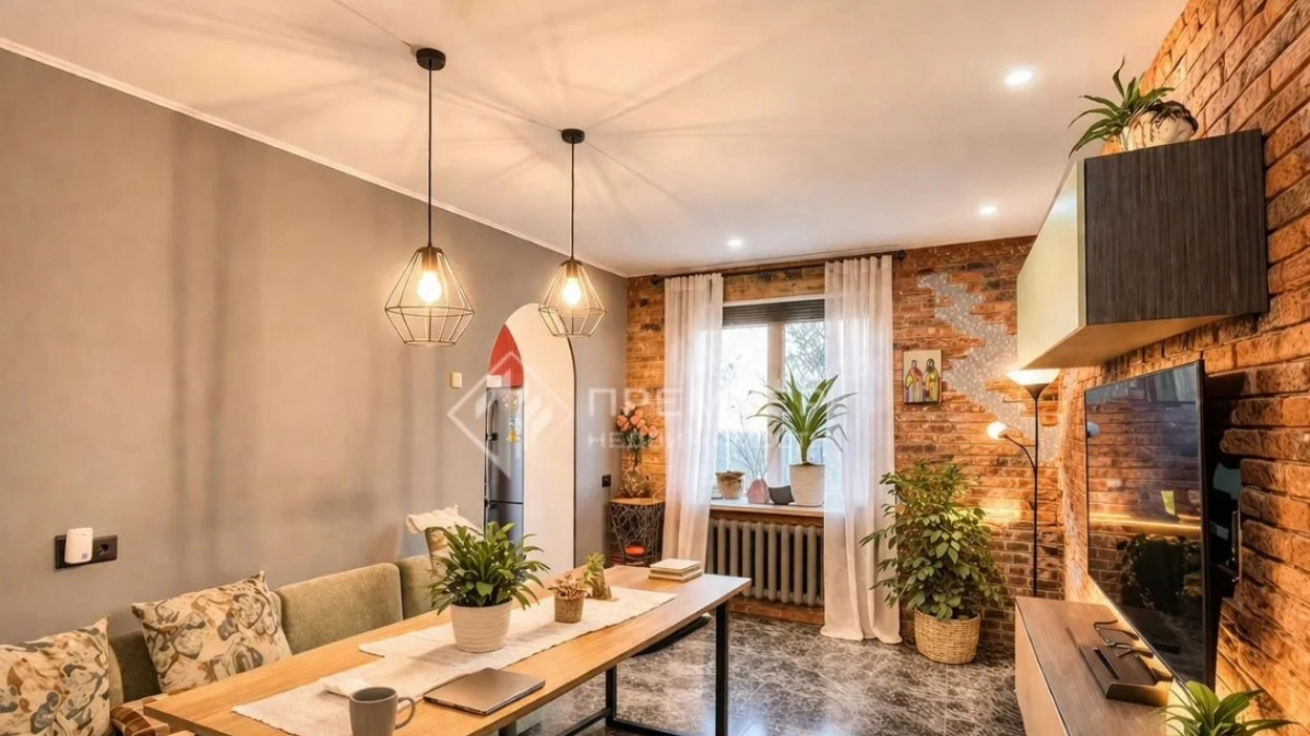 В центре Кирово-Чепецка продается коттедж с выходом к лесу за 15 млн рублей