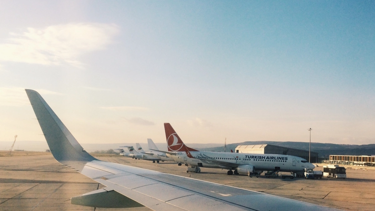 Ремонт взлетно-посадочной полосы в Победилово перенесли 