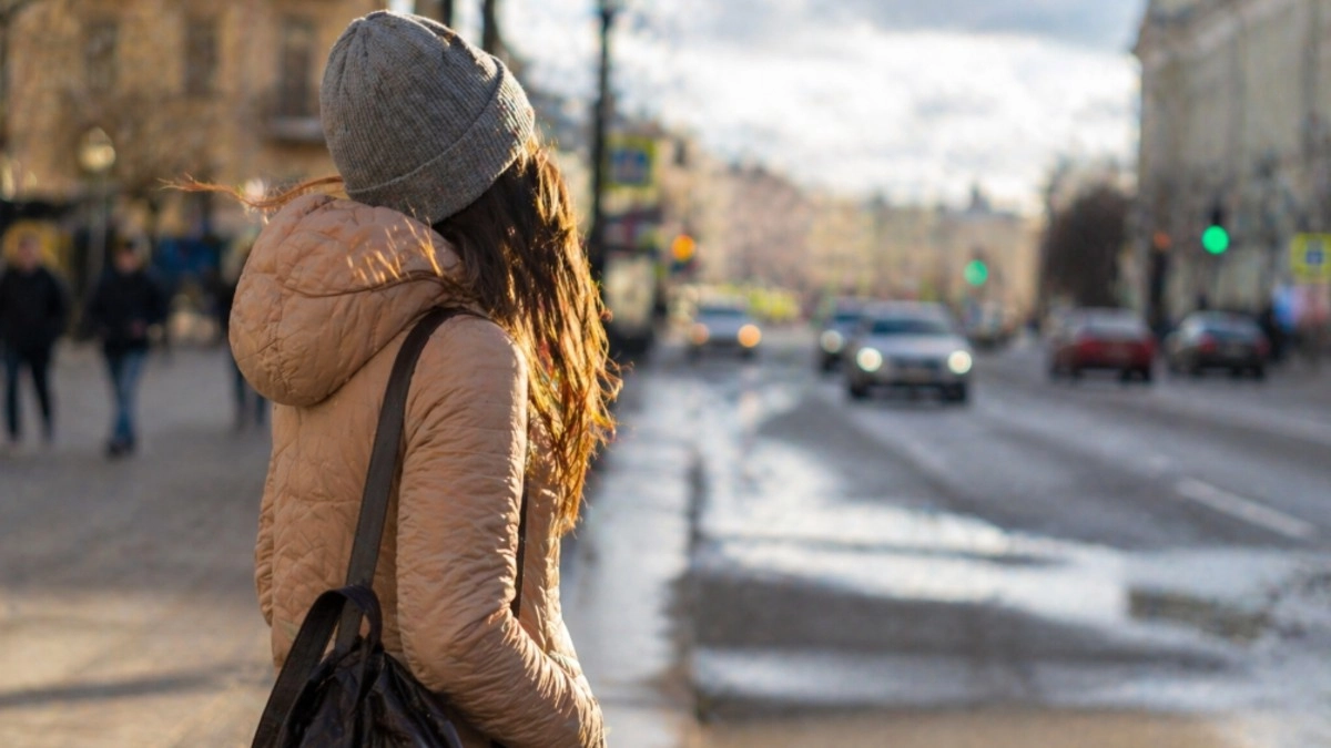 Почему весенний день успевает стать и холодным, и почти летним, а организм отвечает на это сильнее, чем кажется