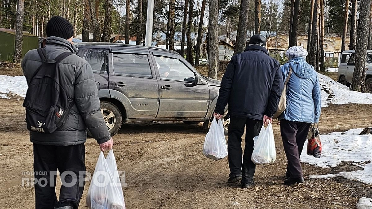 "Если опоздаешь на поезд, не вернешься домой": жители Каринторфа о жизни в микрорайоне во время паводка