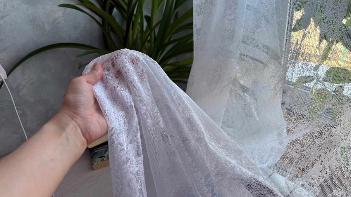 Какие шторы выбрать, чтобы не включать кондиционер всё лето: 4 типа для прохлады и экономии