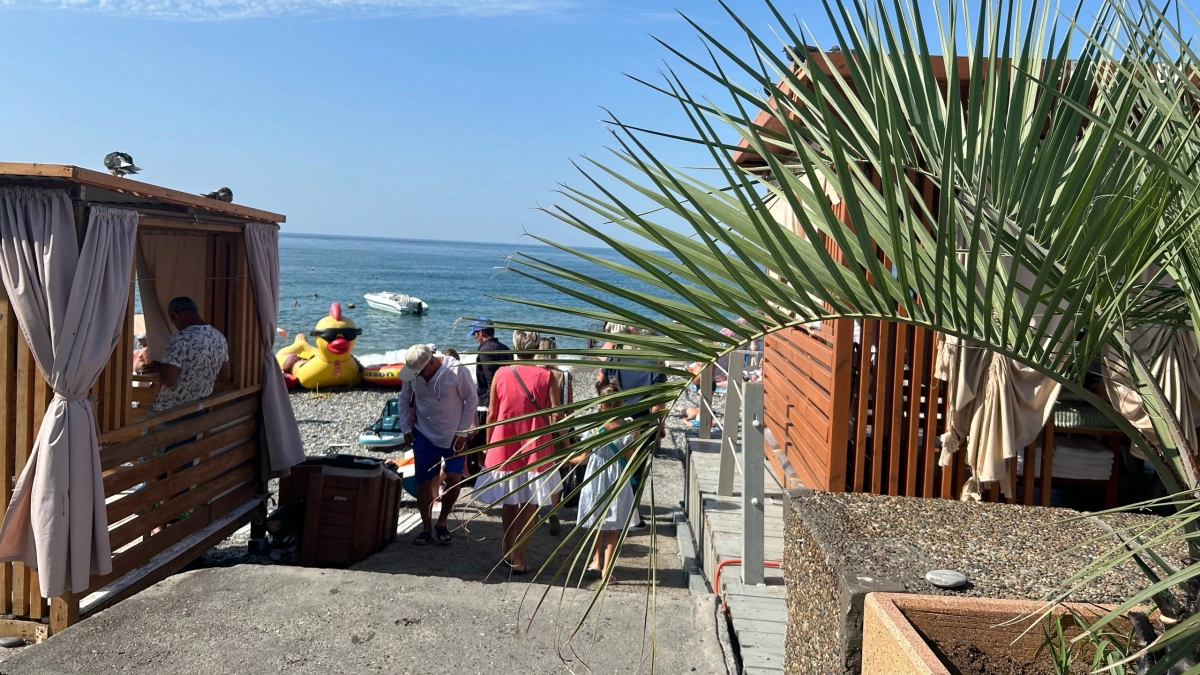 Абхазия на майские: как добраться самолётом, поездом и по «единому билету», сколько стоит жильё и куда поехать - советы турагентов