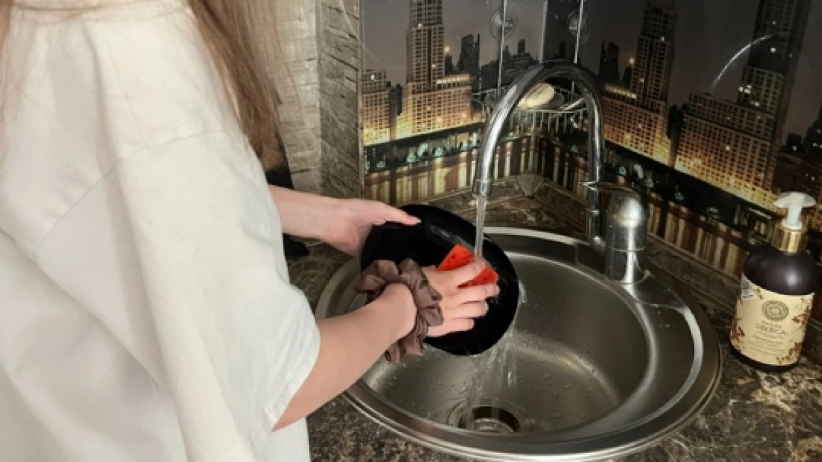 Почему нельзя мыть посуду в гостях: запомните раз и навсегда — вы и не догадывались 