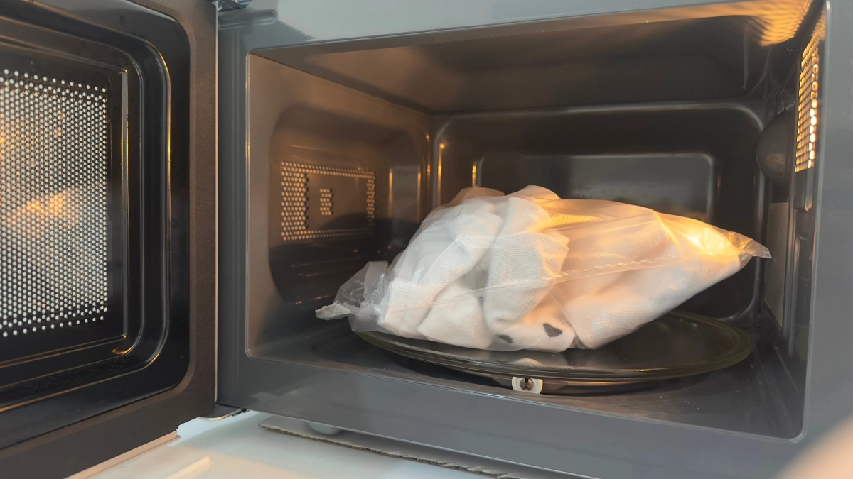 Кухонные полотенца больше не стираю в машинке: этот метод за 5 минут убирает даже застарелые пятна