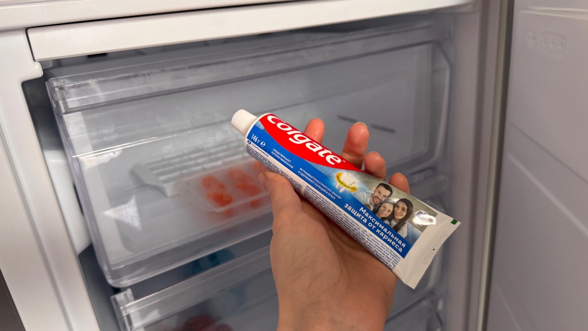 Кроссовки как новые, телефон как с витрины: 6 способов использовать зубную пасту, о которых вы не знали