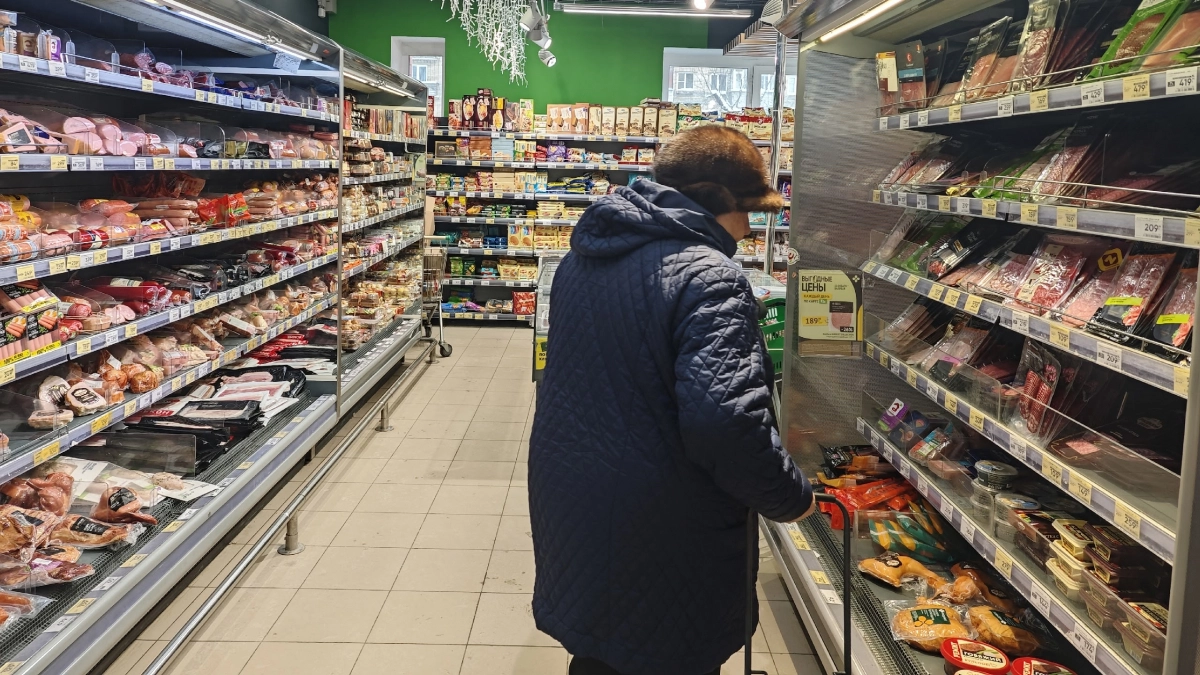 Колбаса за 2600 рублей, сыр — 440, пельмени за 800: как выглядит субботний поход в магазин в посёлке за полярным кругом