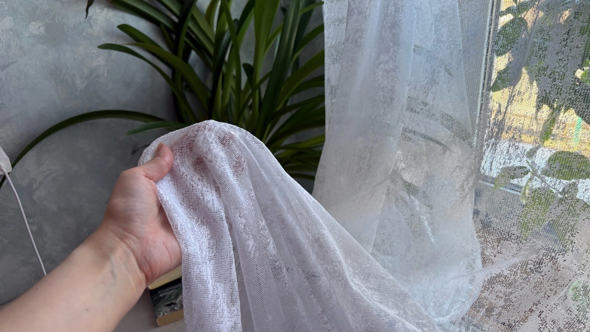 Шторы давно ушли в прошлое: в 2026 их заменяют кассетные жалюзи — без пыли, без сверления, с идеальным затемнением