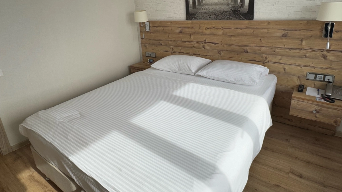 3 правила ухода за матрасом и подушкой, которые продлят их жизнь до 10 лет, а то и больше (и уберут аллергию)