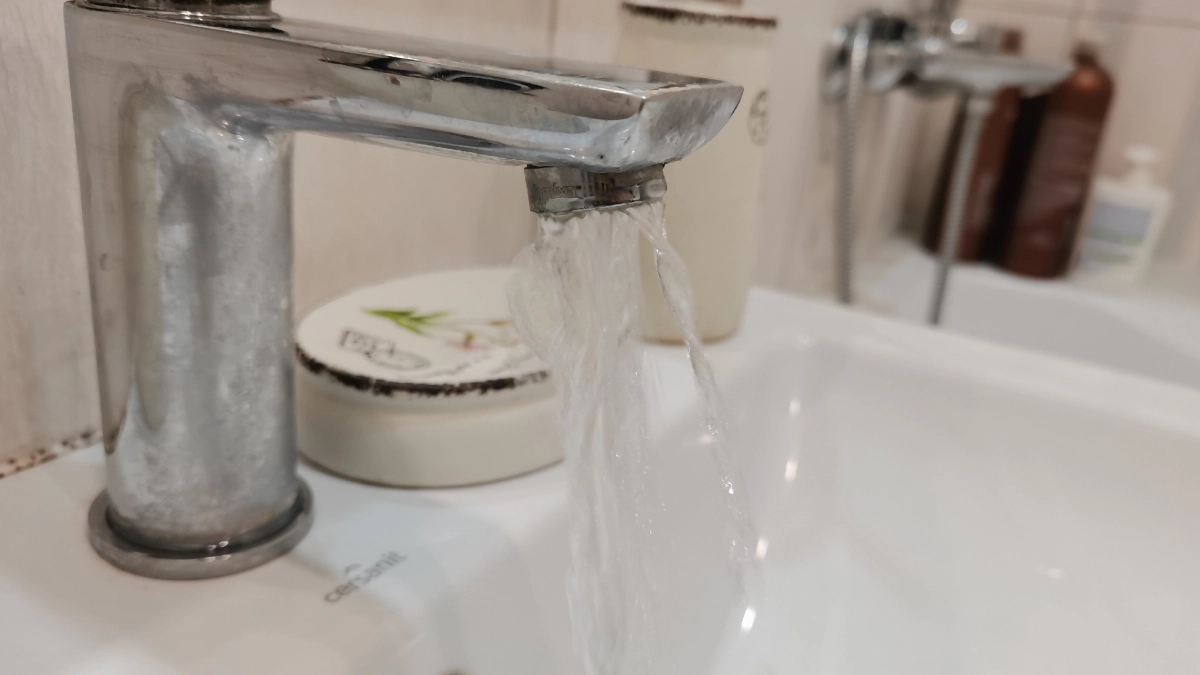 Кипяток, вантуз или все-таки сода с уксусом: как за 15 минут убрать засор и не платить мастеру