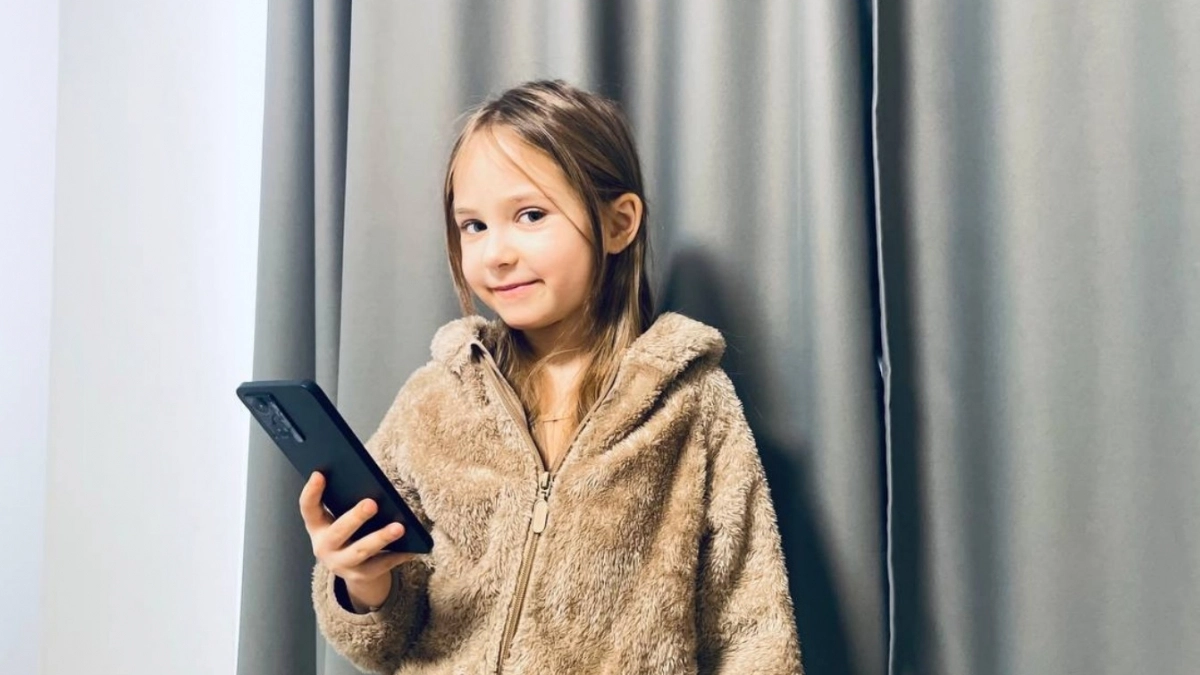 Нежное и старинное имя для девочки - так называли византийских принцесс: в переводе значит "защитница людей" 