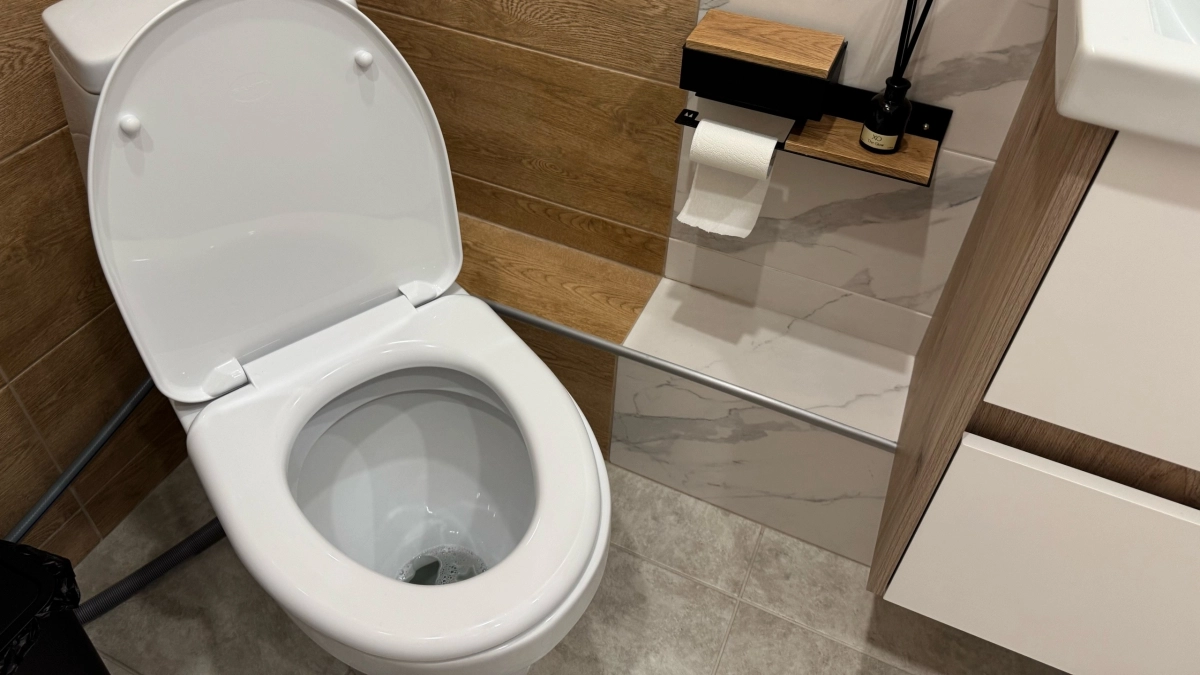 Почему нельзя оставлять открытой крышку унитаза - запомните правило раз и на всю жизнь