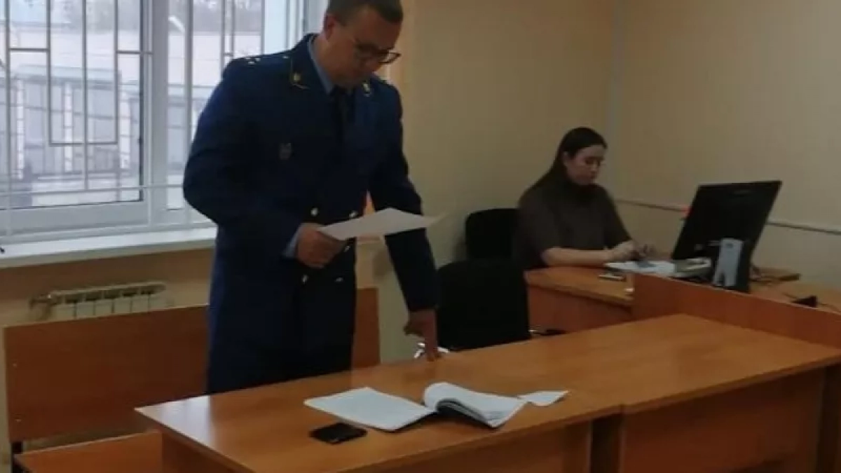 18-летнему курьеру-аферисту вынесут приговор за обман чепчанина