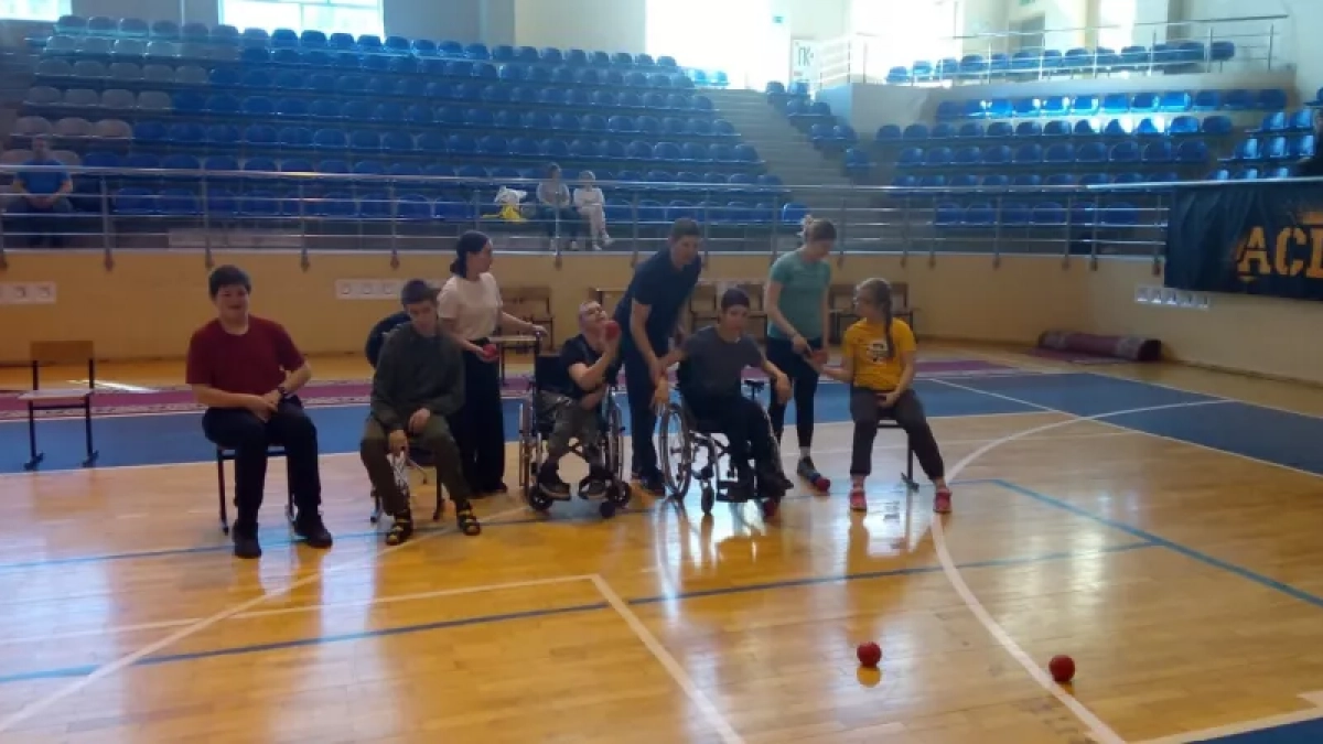 Житель Кирово-Чепецка проводит тренировки по бочча для детей и взрослых с ОВЗ