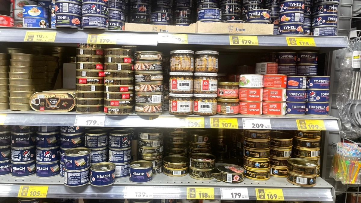 Как выбрать качественные рыбные консервы: бомбаж, «хлопуша» и скисание — 5 признаков, что продукт опасен