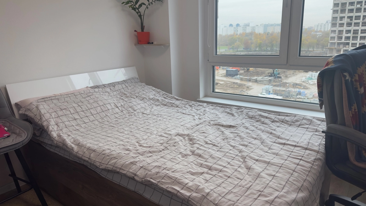 Почему кровать скрипит: 5 незаметных причин и советы по выбору идеального основания — проверьте свою спальню