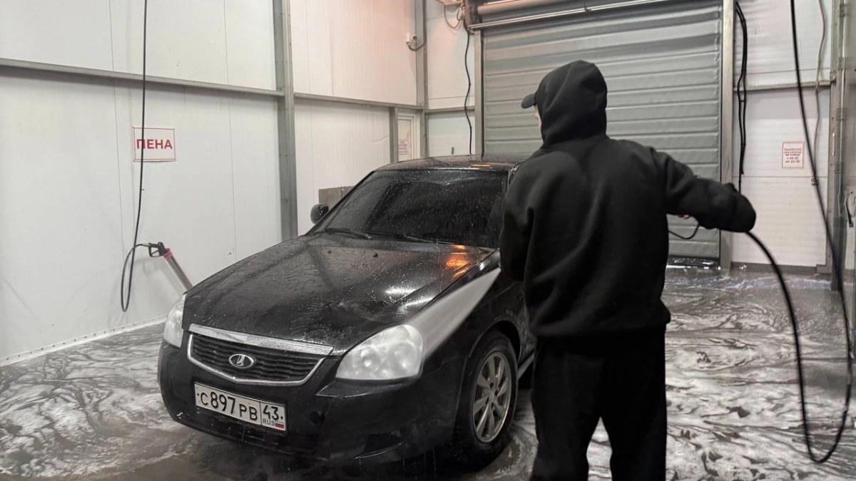 Секрет идеального блеска без «паутинки»: пошаговая инструкция по безопасной мойке автомобиля губкой