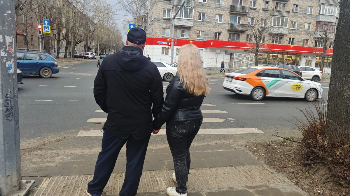 Кто первым здоровается по этикету: 8 правил, которые спасут от неловкости (от рукопожатия до поцелуя руки)