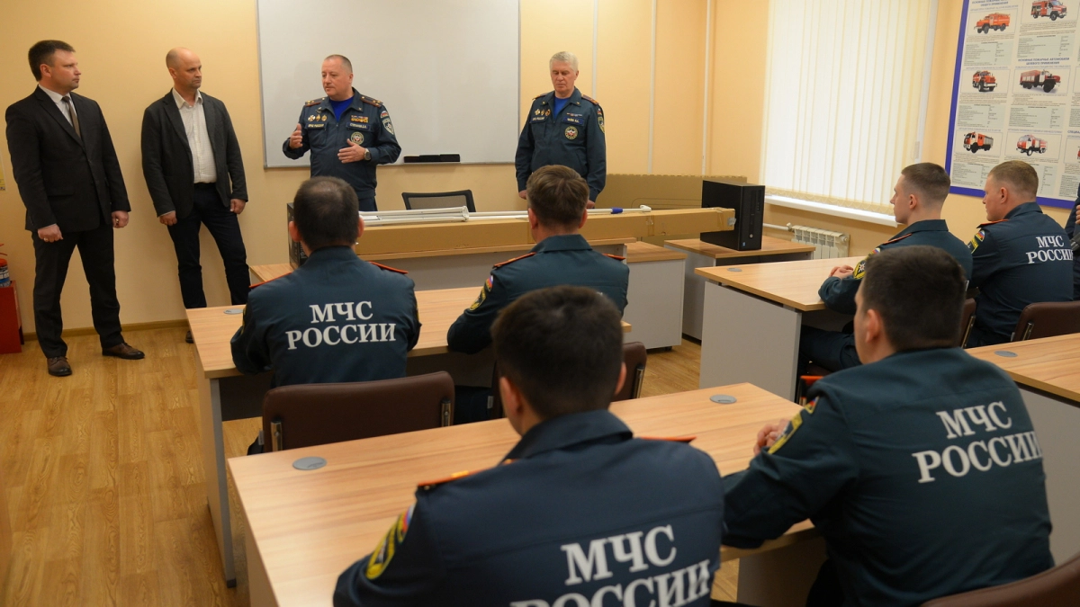 Филиал "КЧХК" поздравил пожарных с праздником 