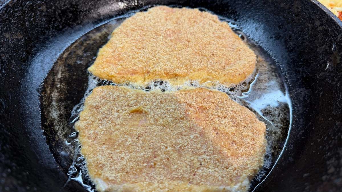 Секрет вкуснейших «Отбивнушек»: мука с крахмалом и скалка вместо молотка — хрустящая корочка без возни
