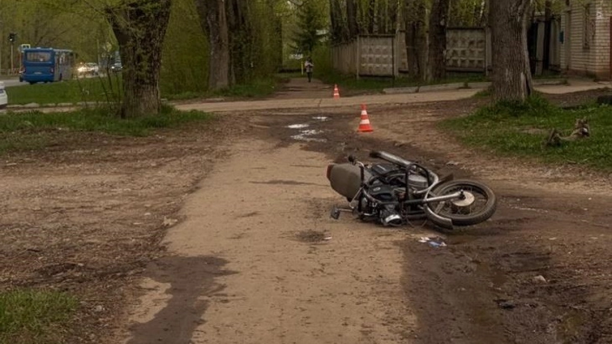 Заезд по тротуару обернулся катастрофой для 18-летнего байкера из Кирово-Чепецка