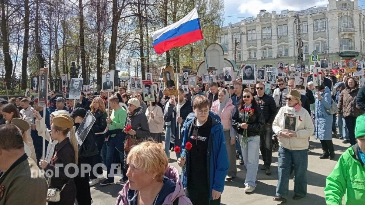 В Кирове шествие "Бессмертного полка" собрало около 12 тысяч человек