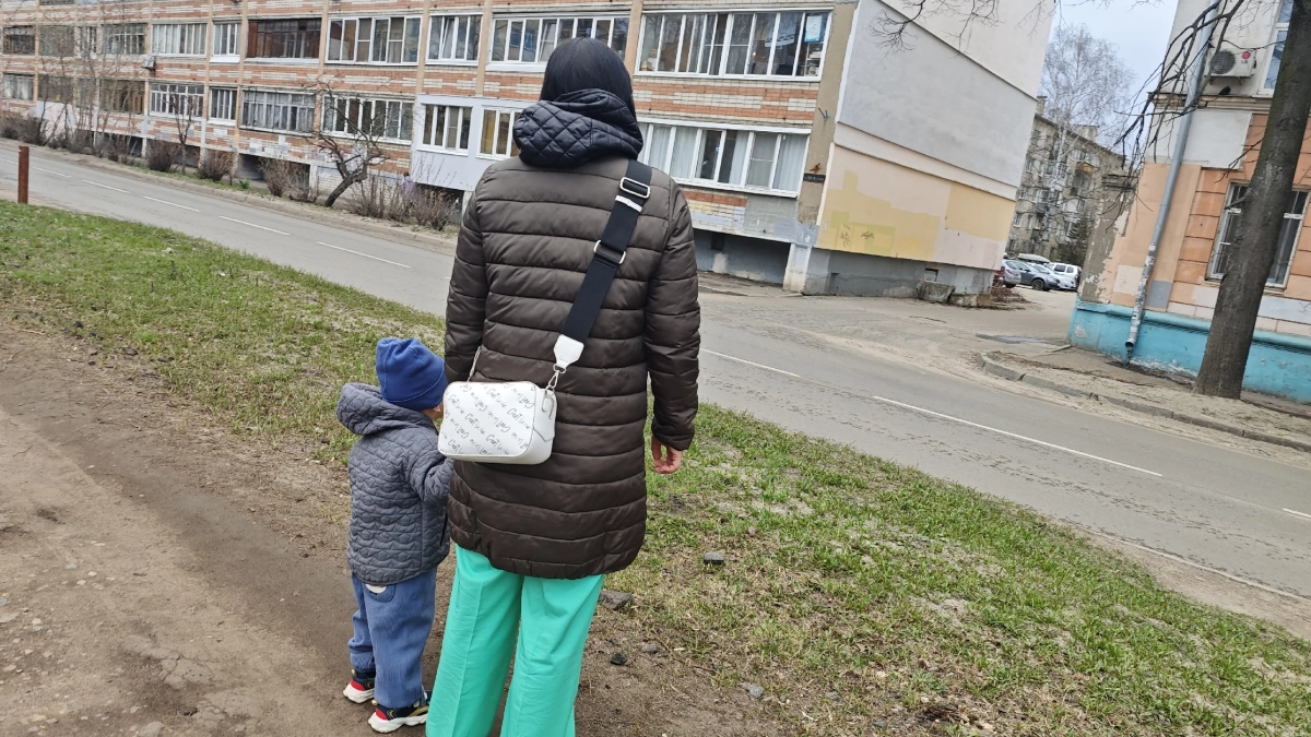 Красная нить, булавка на коляске и умывание ребенка от сглаза. Народные методы, которые действительно работают — но не так, как вы думаете