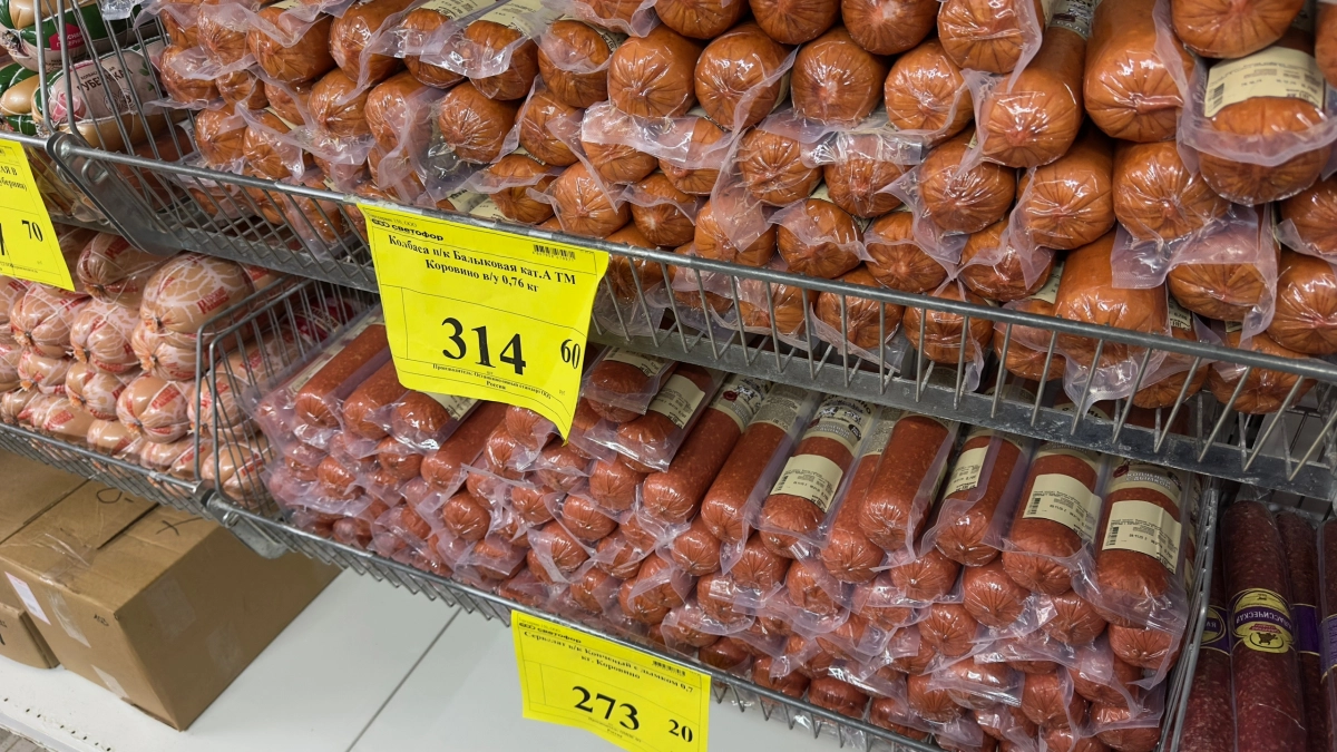 3 признака колбасы, которую нельзя брать даже за бесценок в "Светофоре" или "Магните": налёт, животный белок и сомнительный срок