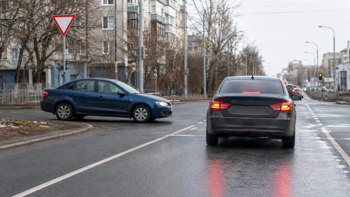 Водитель может быть прав по-человечески, но виноват по ПДД: где здравый смысл проигрывает точной формулировке закона