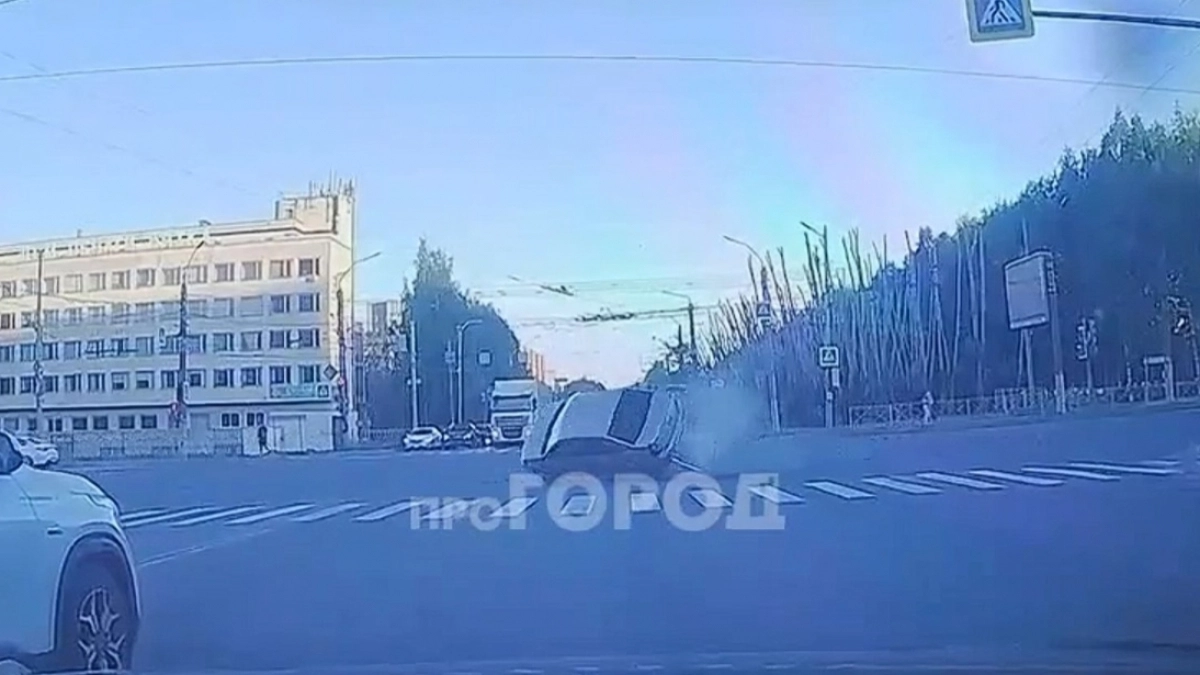 Два шокирующих ДТП с мотоциклистами произошли в Кирове с разницей в 30 минут