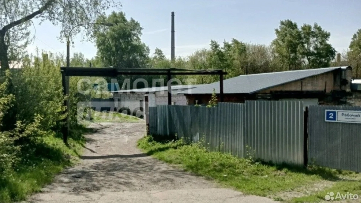 В Кирово-Чепецке выставили на продажу здание с большим участком за 12 млн рублей