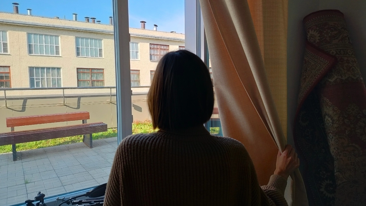 Шторы до подоконника или длинные до пола? Что выбрать для маленькой кухни и почему