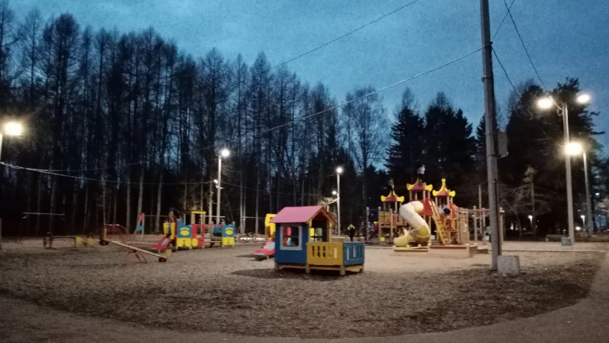 В Кирове экипаж ДПС спас девочку, в слезах бродившую по городу ранним утром