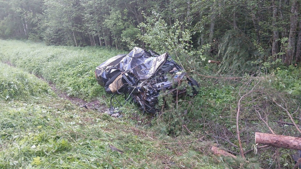 Жертвами страшной аварии в Юрьянском районе стали три молодых человека