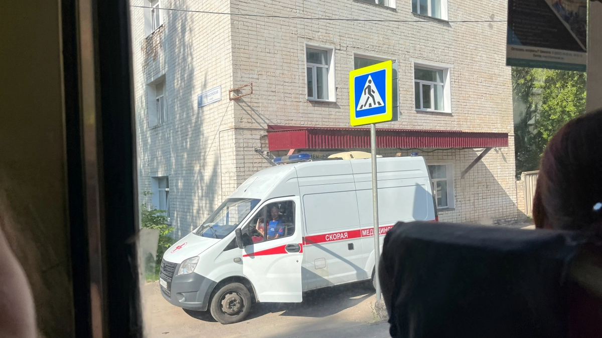 В Вятских Полянах из окна четвертого этажа выпал 4-летний мальчик