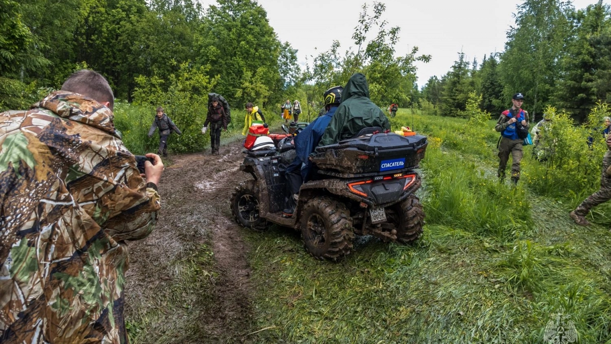 Кировские спасатели на вездеходах вывезли 49 обессиливших крестоходцев