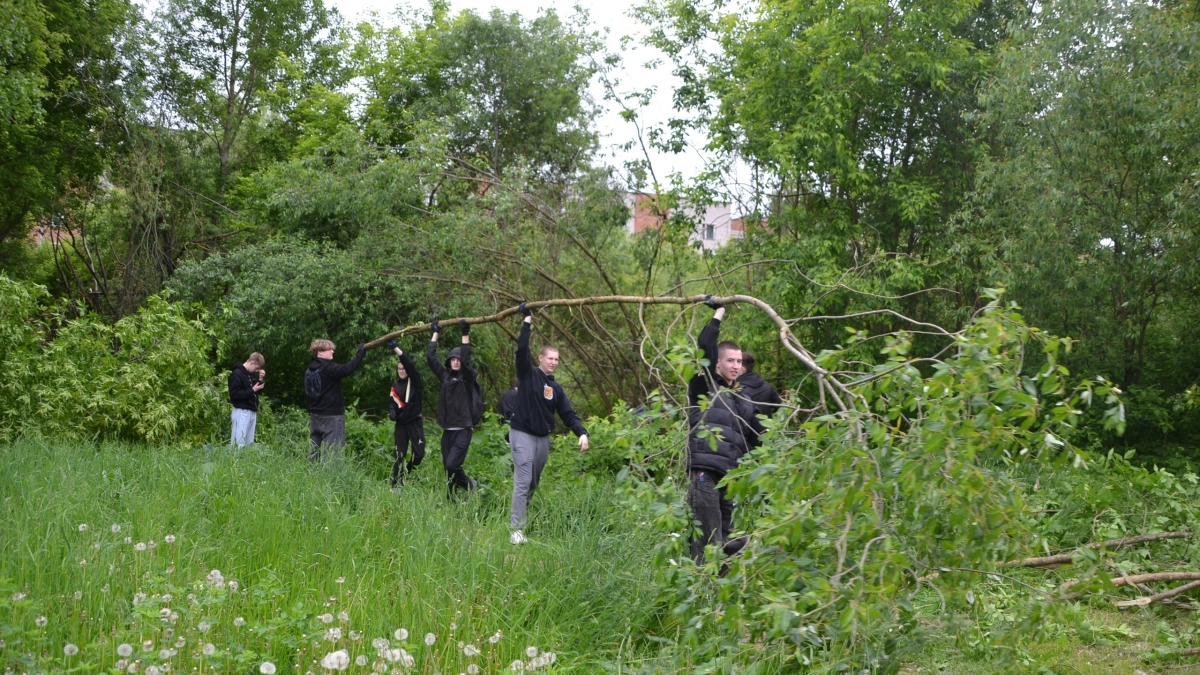 В Кирово-Чепецке расчистили заросшую тропу после жалоб жителей