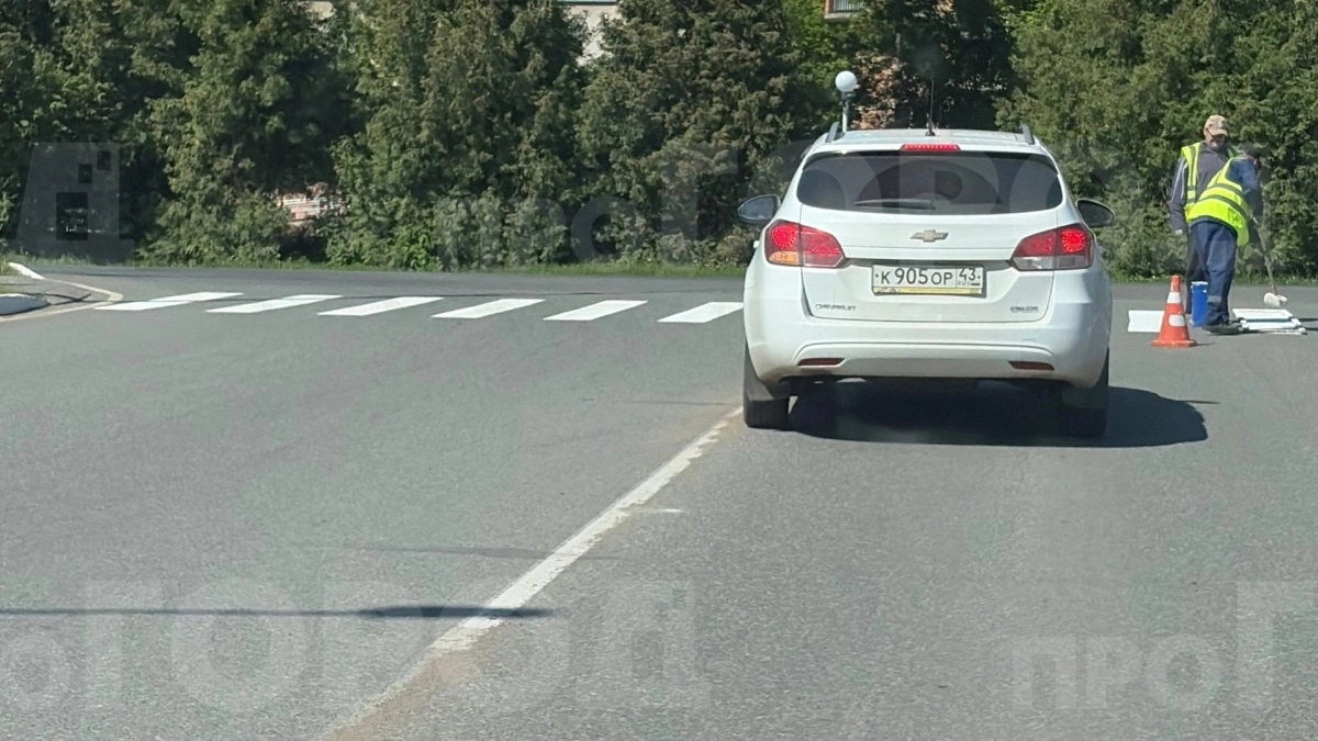 В Кирово-Чепецке обустраивают долгожданный пешеходный переход у парка "Двуречье"