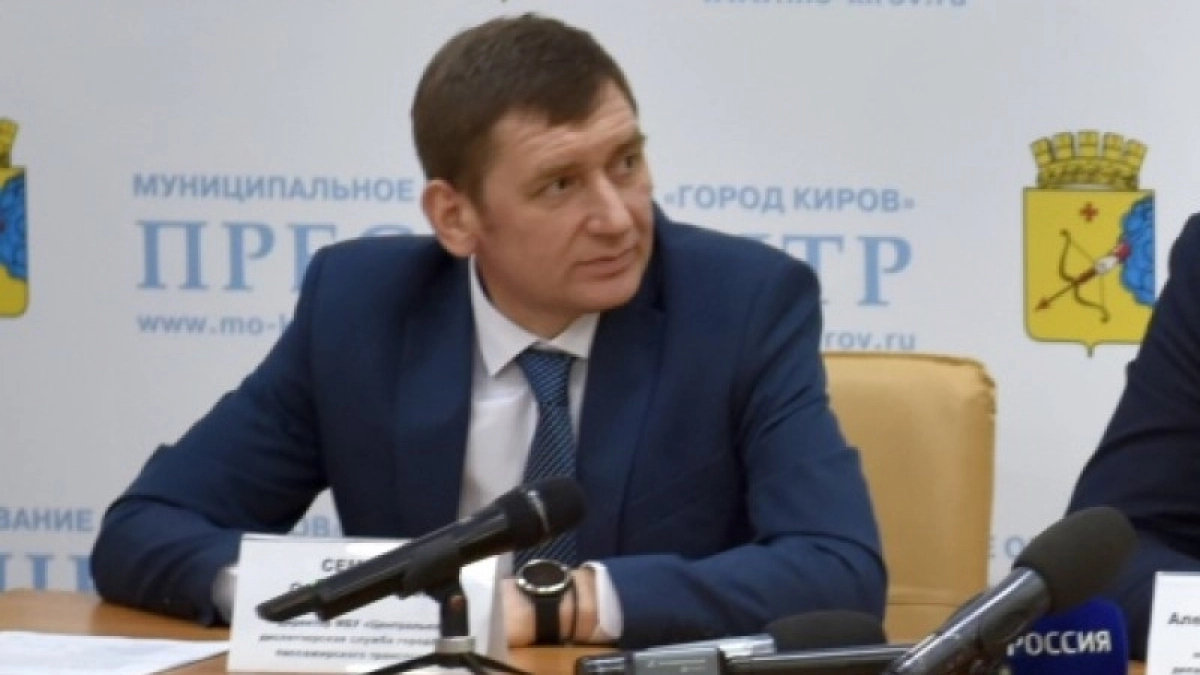 В Кирове с 50-миллионной взяткой задержали главу "Вятавтодора" Олега Семакова