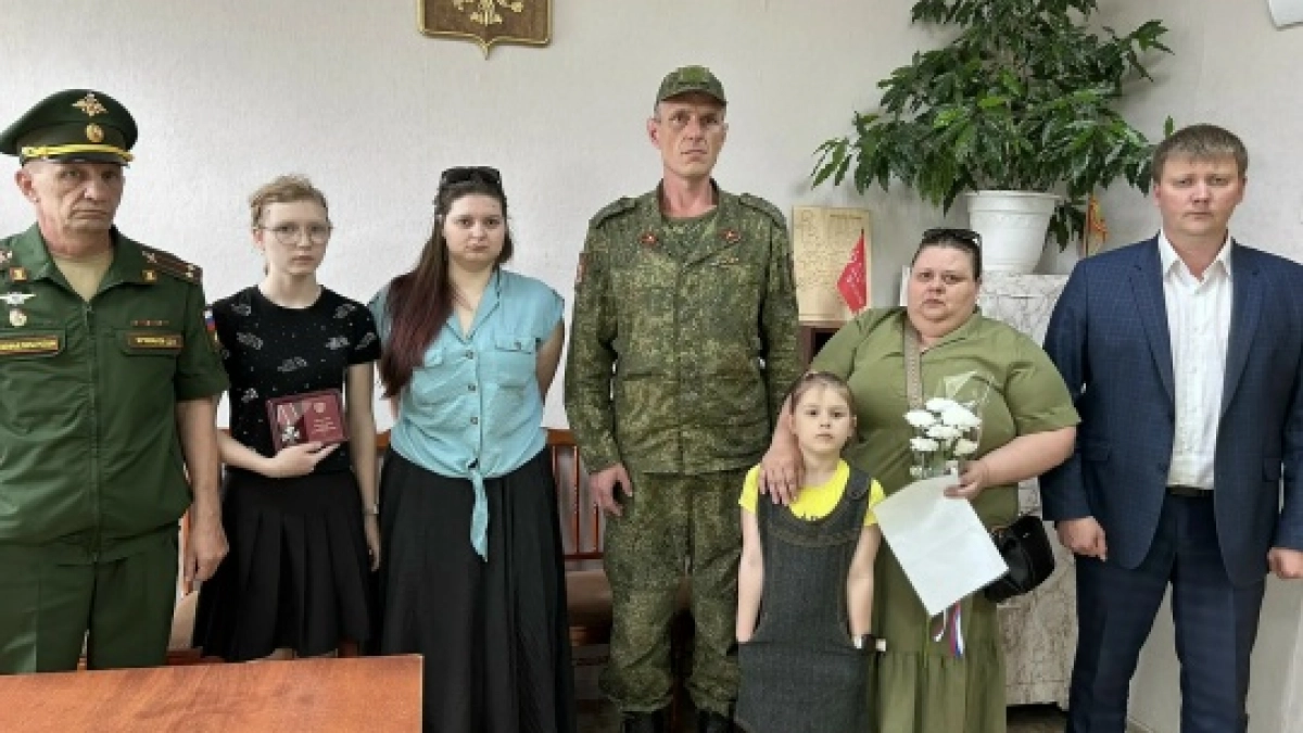 В Омутнинском районе посмертно наградили участника СВО орденом Мужества