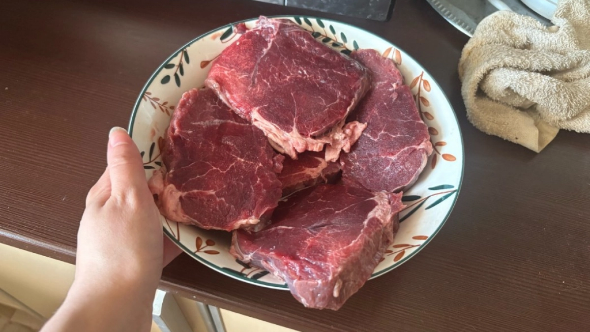 Добавляю в маринад один фрукт - и получаю нежнейшее и сочное мясо: делов-то на 30 минут
