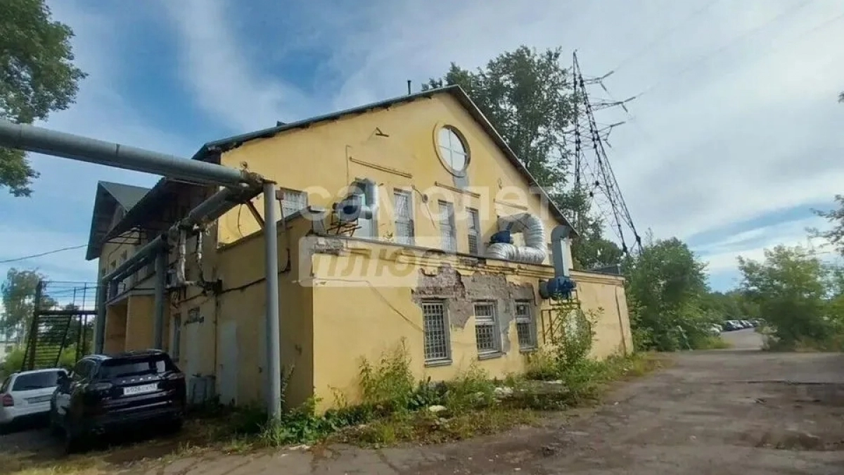 В Кирово-Чепецке продают помещение с большим участком за шесть миллионов рублей