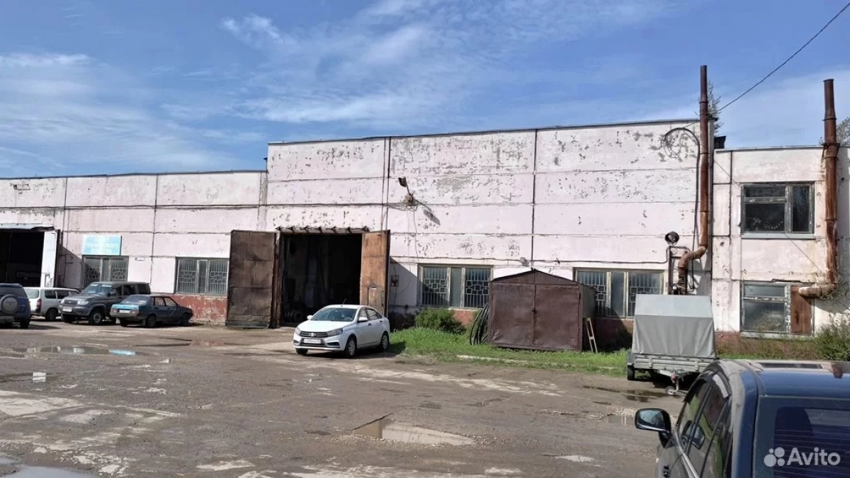В Кирово-Чепецке продают огромное помещение с участком за 31 миллион рублей