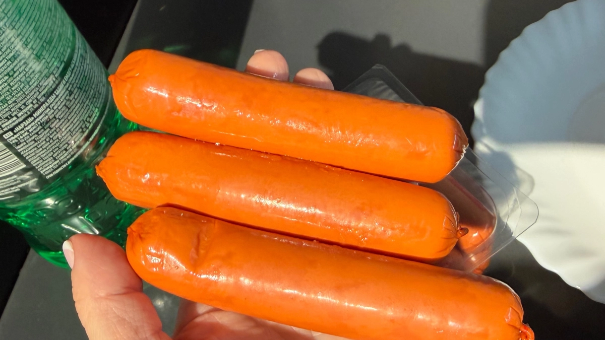 Съедобная легенда или мясной конструктор из куриных голов, лап и костей? Разбираем состав колбасы, которую вы покупаете каждый день