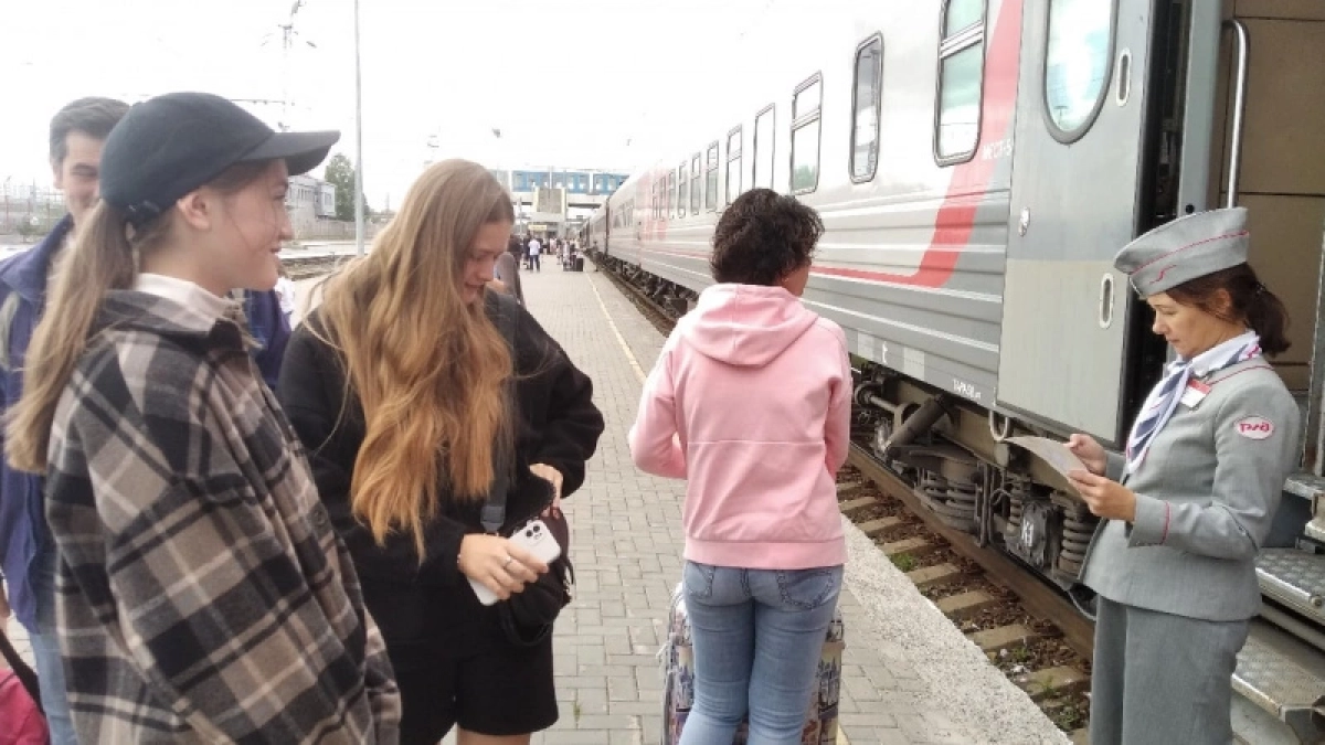 Откровенное признания проводницы РЖД: за занавесками в плацкарте охи-вздохи, и каждый рейс у пассажиров что-нибудь пропадает